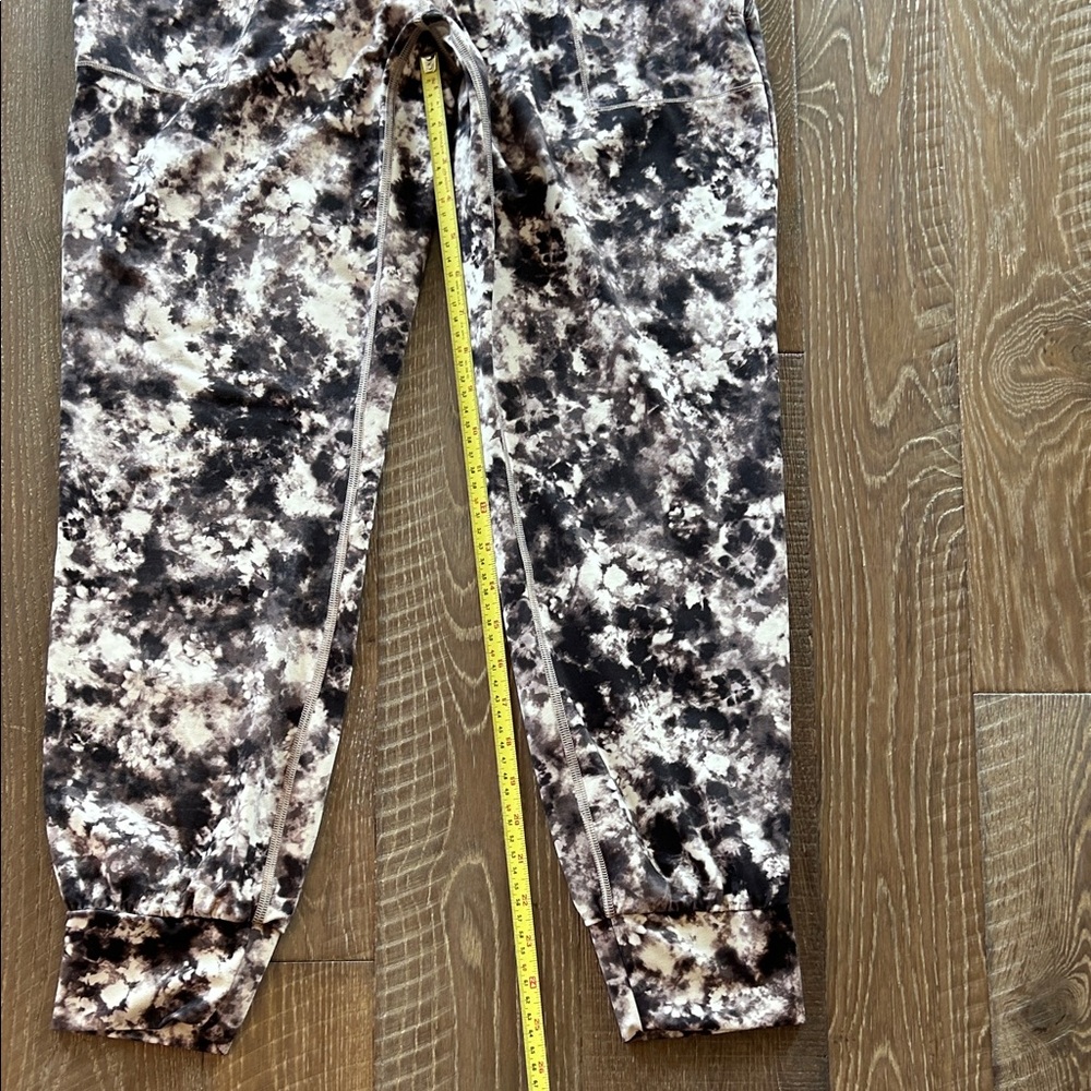 Athleta Salutation Printed Jogger - Picture 5 of 6